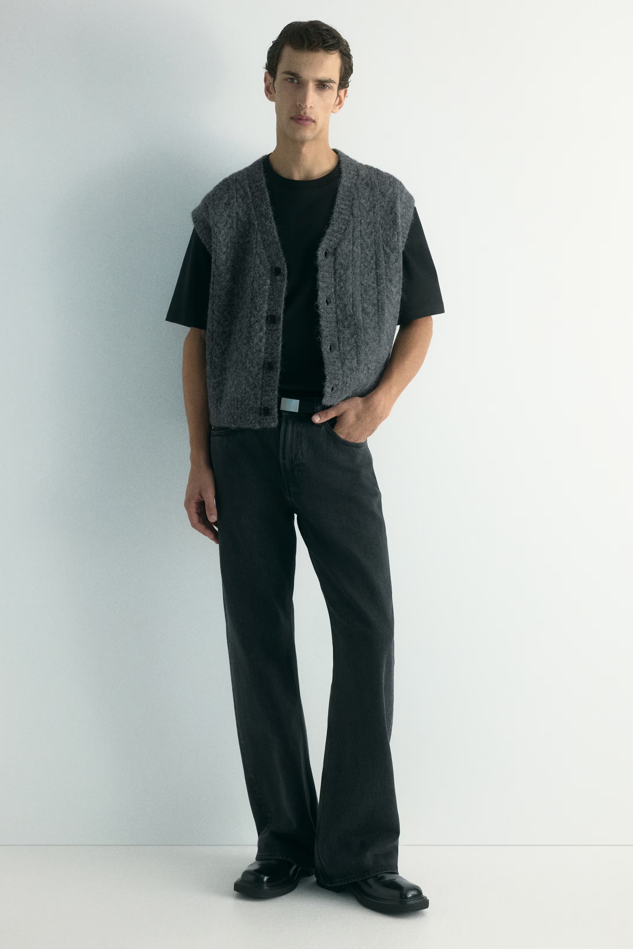 OEM ODM Personalized Men’s Soft Textured Button-Up Knit Vest