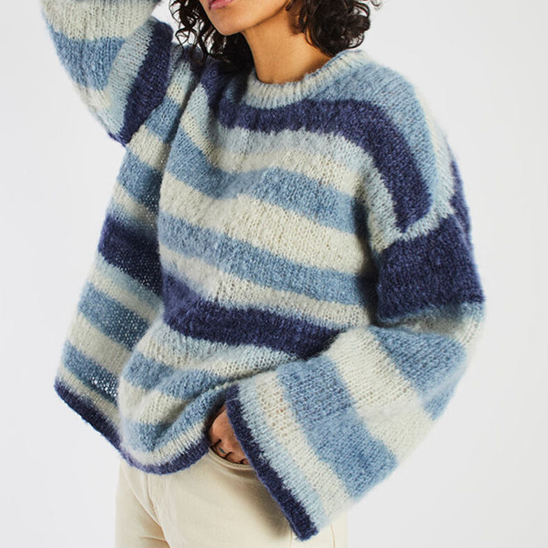 OEM ODM Women’s Blue Striped Oversized Knit Sweater – Soft Cozy Winter Pullover