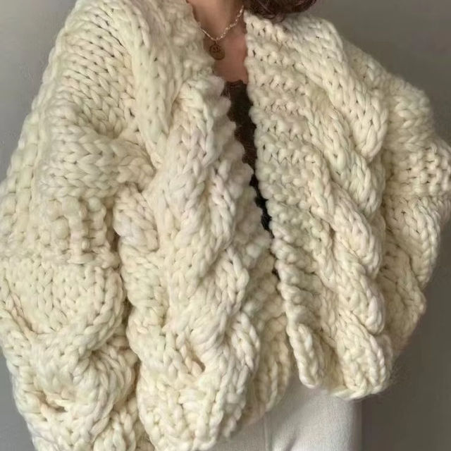 OEM ODM Women’s Chunky Hand-Knit Cable Cardigan – Oversized Winter Knit