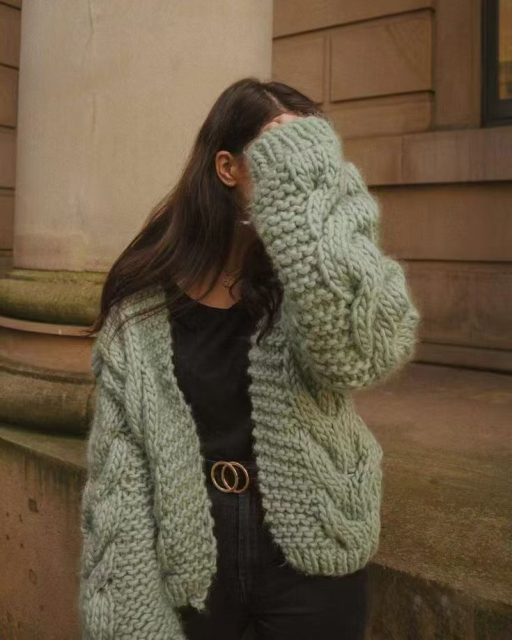 OEM ODM Women’s Chunky Hand-Knit Cable Cardigan – Oversized Winter Knit