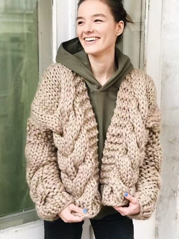 OEM ODM Women’s Chunky Hand-Knit Cable Cardigan – Oversized Winter Knit