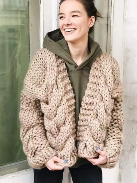 OEM ODM Women’s Chunky Hand-Knit Cable Cardigan – Oversized Winter Knit