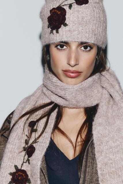 customized Floral Embroidered Knit Scarf & Beanie Set – Soft Beige with Burgundy Flowers
