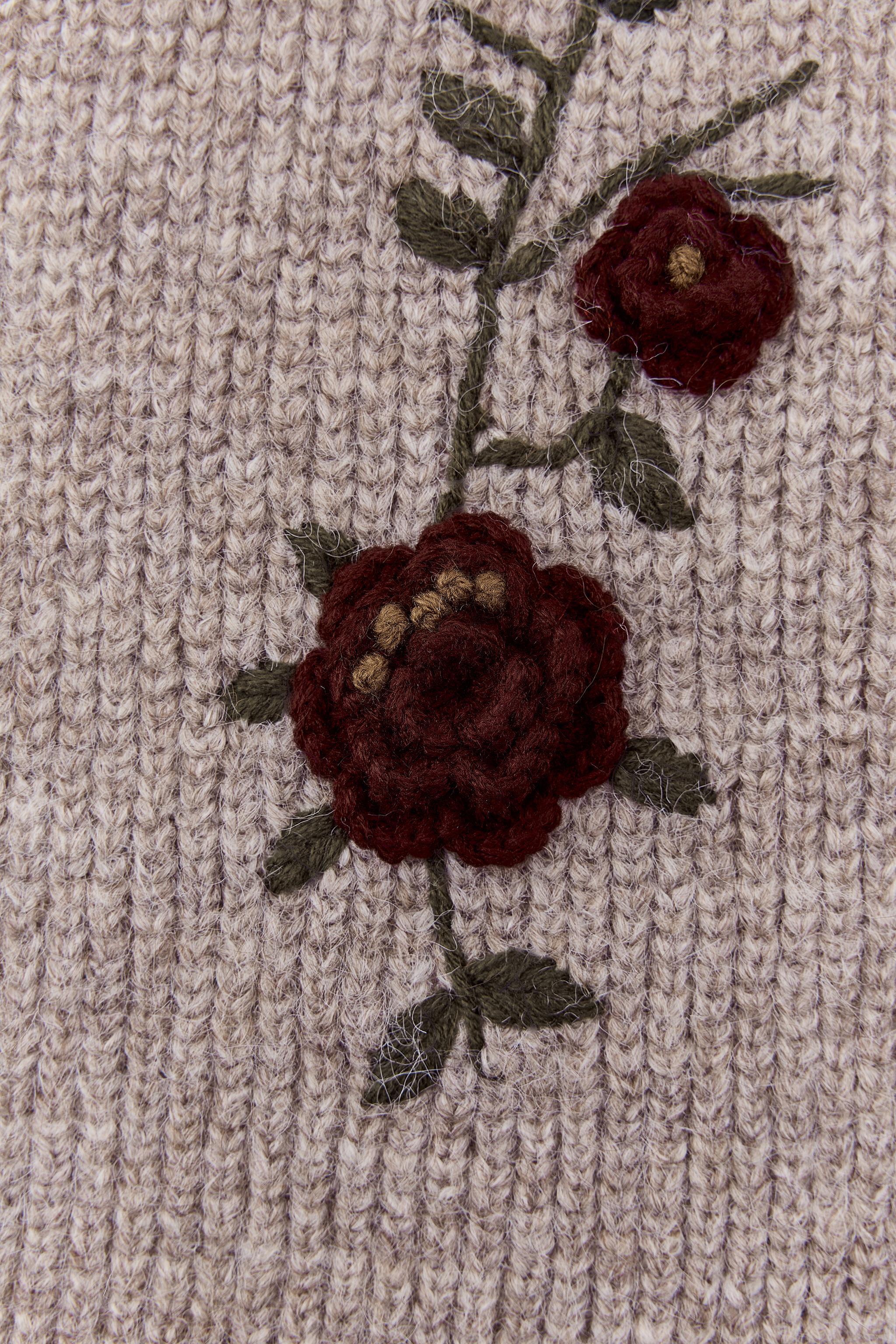 customized Floral Embroidered Knit Scarf & Beanie Set – Soft Beige with Burgundy Flowers