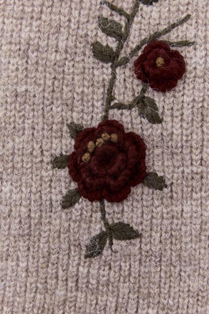 customized Floral Embroidered Knit Scarf & Beanie Set – Soft Beige with Burgundy Flowers