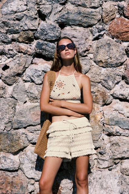 Factory Direct Bohemian Crochet Halter Crop Top with Sun Embroidery