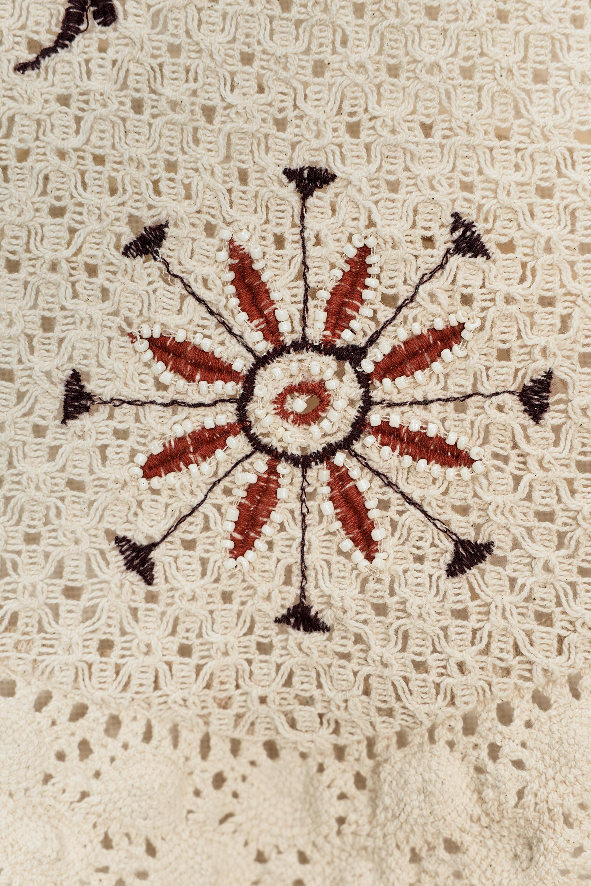Factory Direct Bohemian Crochet Halter Crop Top with Sun Embroidery