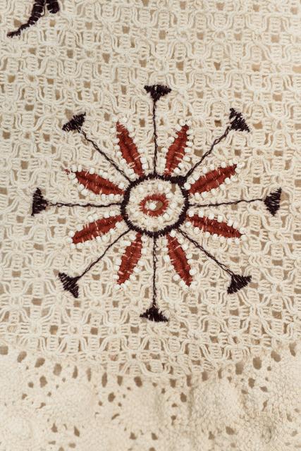 Factory Direct Bohemian Crochet Halter Crop Top with Sun Embroidery