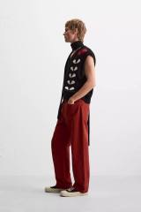 customized Men’s Black Knit V-Neck Sleeveless Sweater Vest with Graphic Pattern