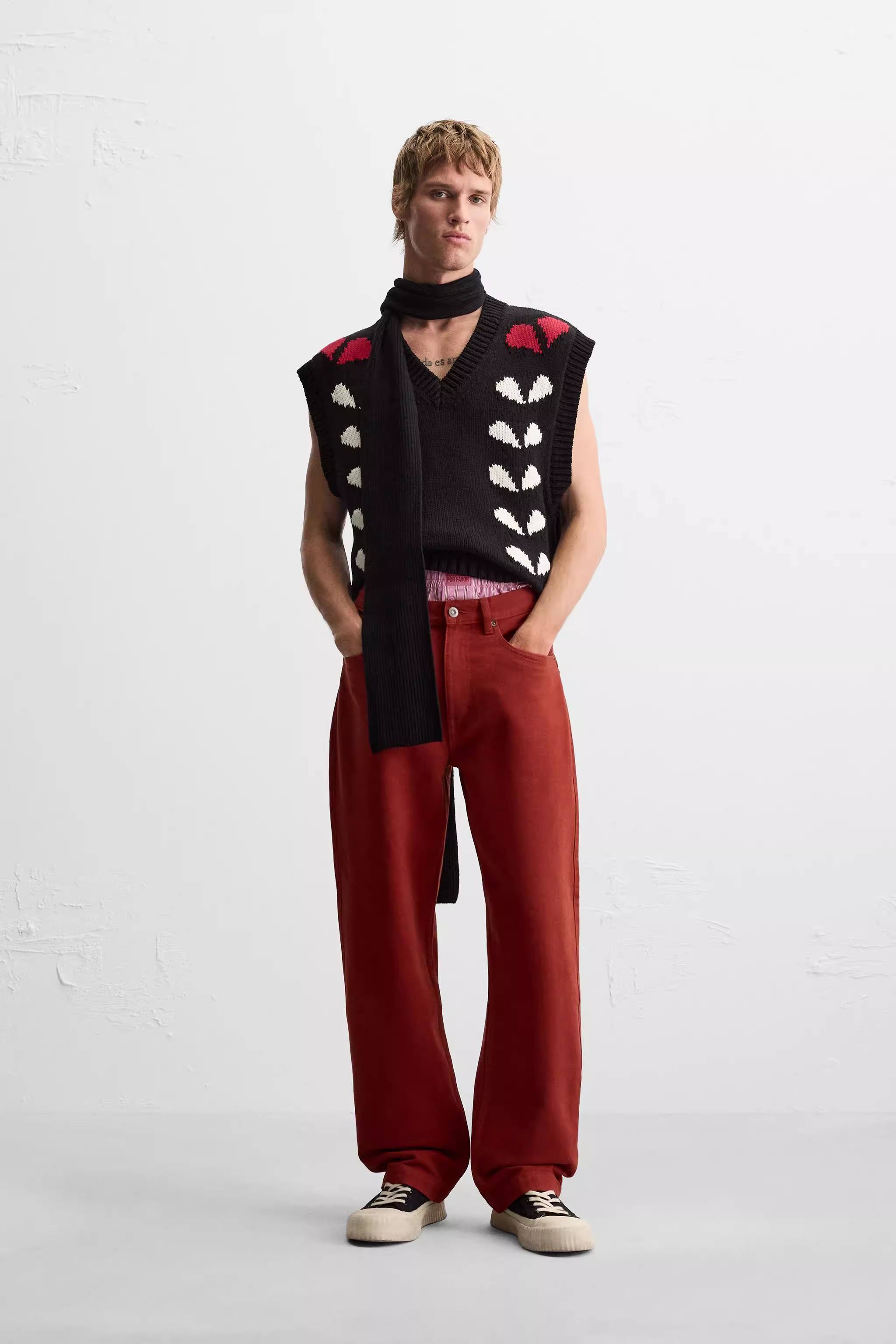 customized Men’s Black Knit V-Neck Sleeveless Sweater Vest with Graphic Pattern