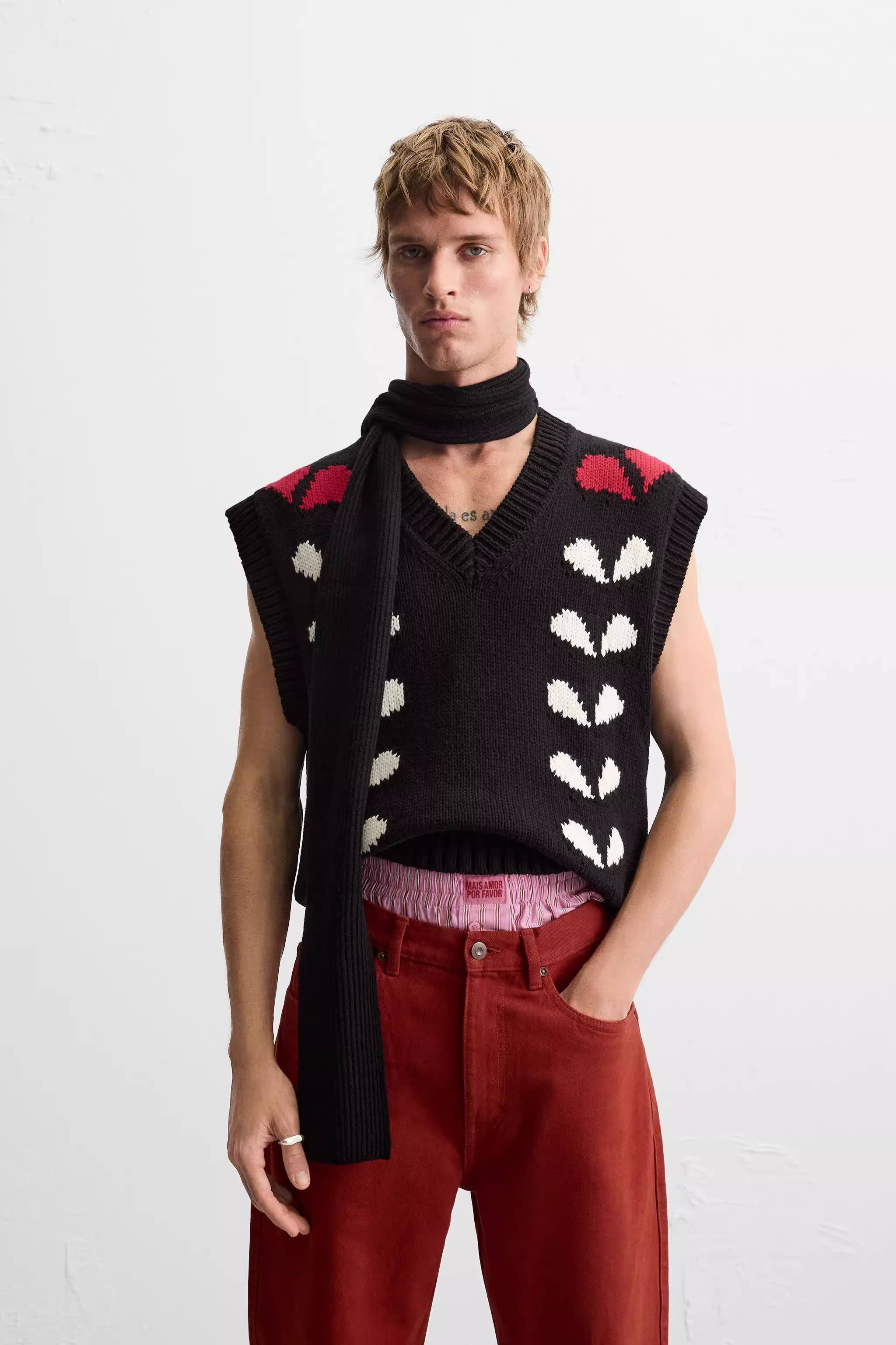 customized Men’s Black Knit V-Neck Sleeveless Sweater Vest with Graphic Pattern