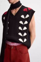 customized Men’s Black Knit V-Neck Sleeveless Sweater Vest with Graphic Pattern