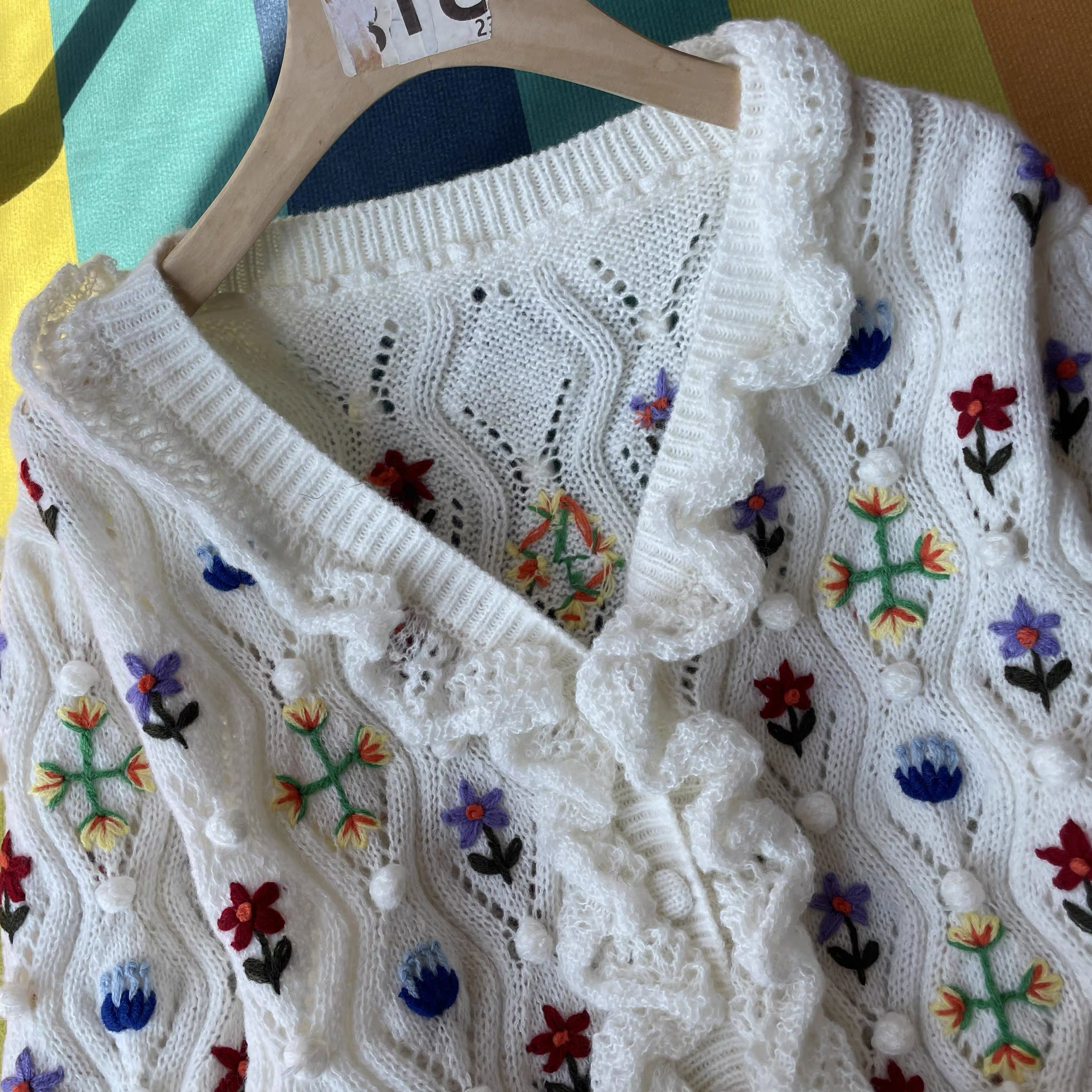 customized Men’s Women’s Women’s White Floral Embroidered Ruffle Knit Cardigan – Vintage Cropped V-Neck Sweater
