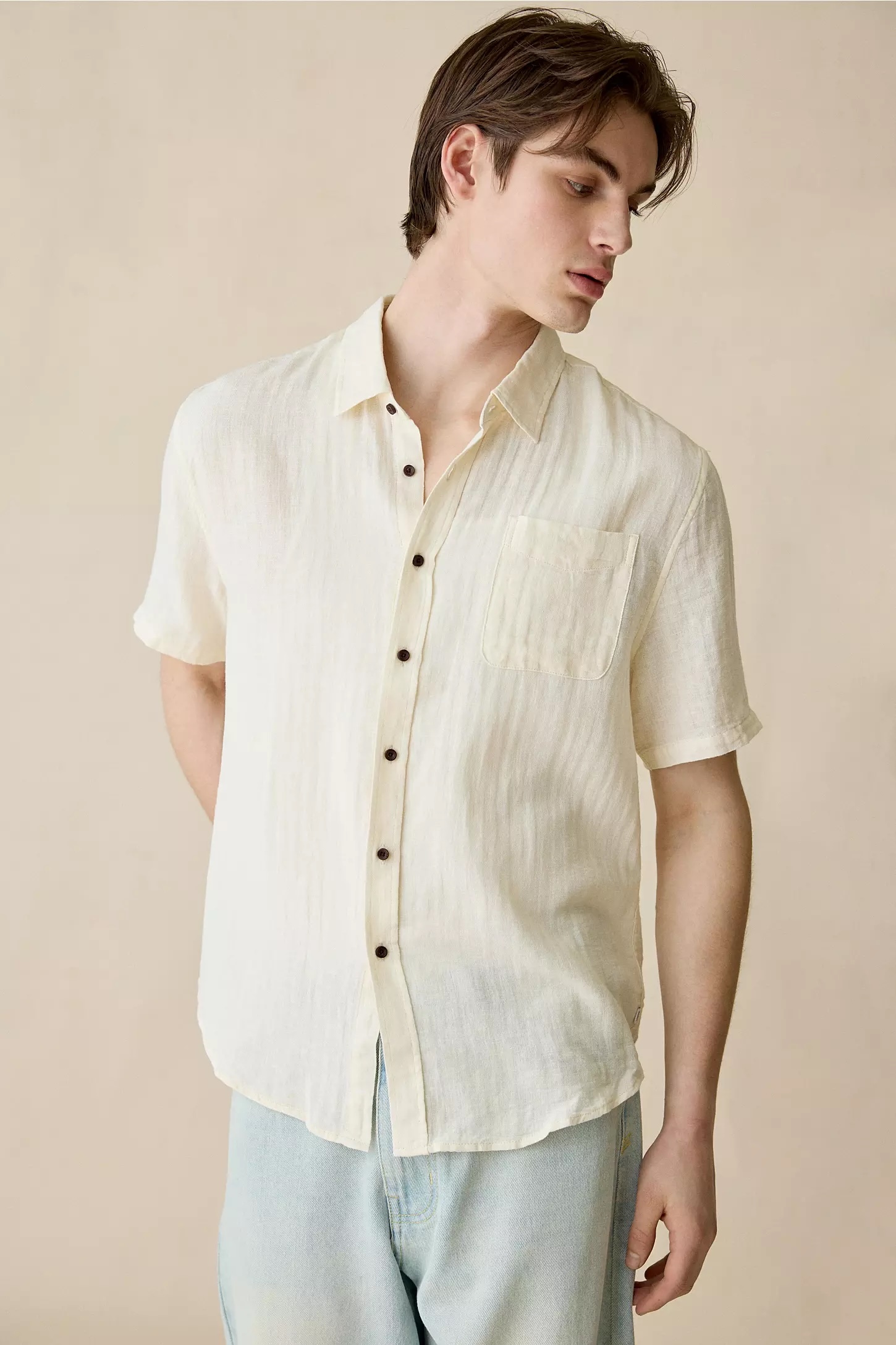 Personalized Men’s Beige Lightweight Short Sleeve Button-Down Shirt – Casual Breathable Summer Shirt