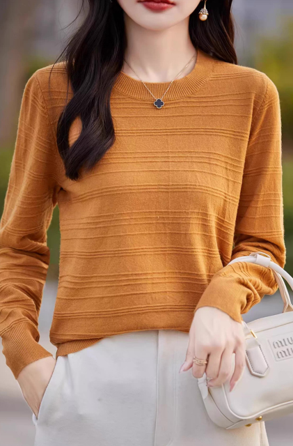 Wholesale Minimalist Lightweight Crew Neck Knit Sweater – Soft Fine Knit Long Sleeve Top for Women