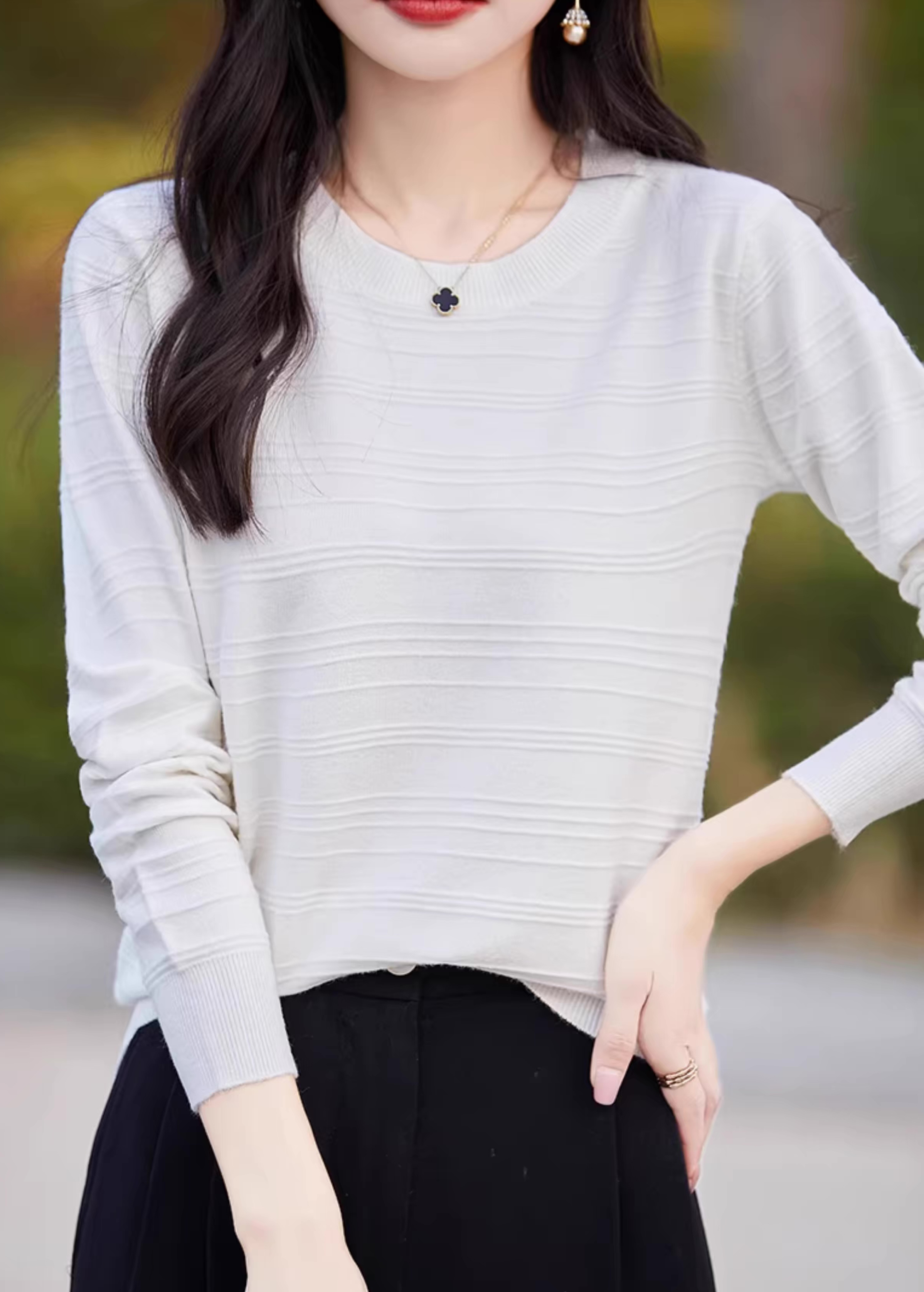 Wholesale Minimalist Lightweight Crew Neck Knit Sweater – Soft Fine Knit Long Sleeve Top for Women