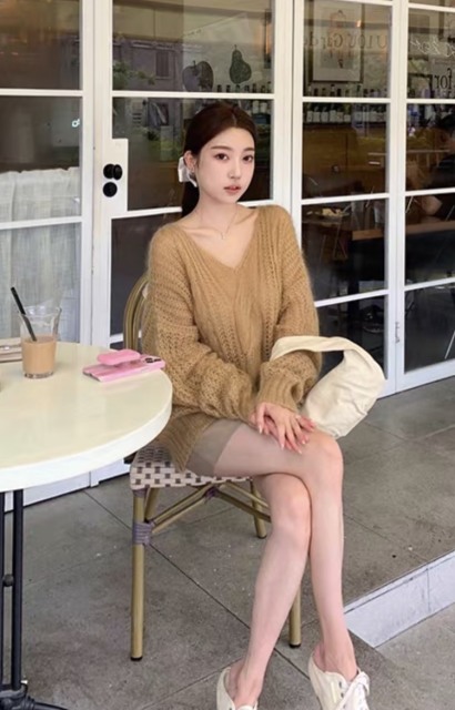 Wholesale Women’s Oversized Cable Knit Sweater – Chunky V-Neck Loose Fit Cozy Pullover