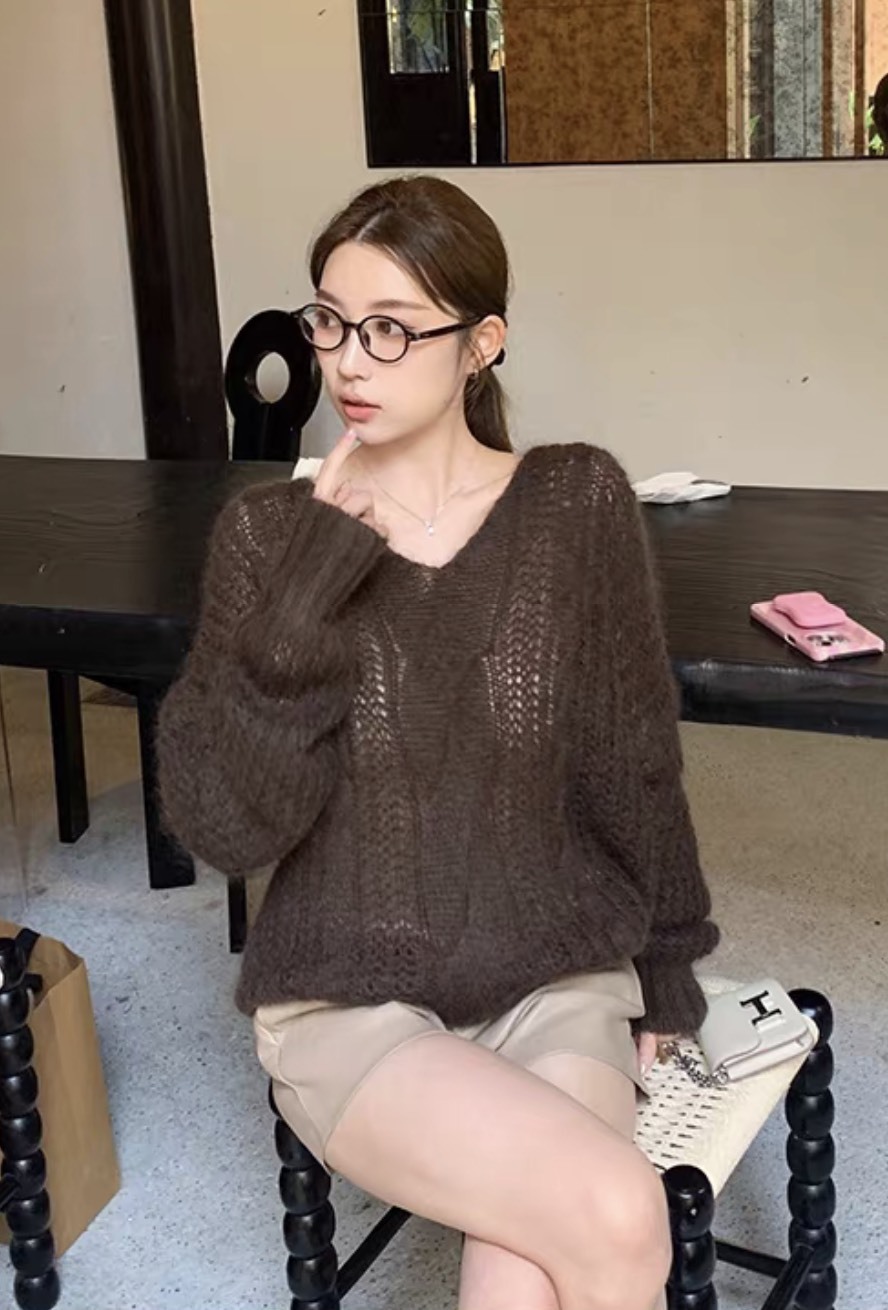 Wholesale Women’s Oversized Cable Knit Sweater – Chunky V-Neck Loose Fit Cozy Pullover