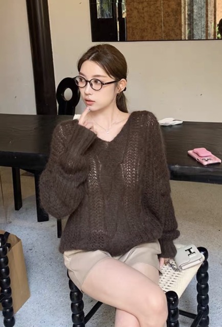 Wholesale Women’s Oversized Cable Knit Sweater – Chunky V-Neck Loose Fit Cozy Pullover