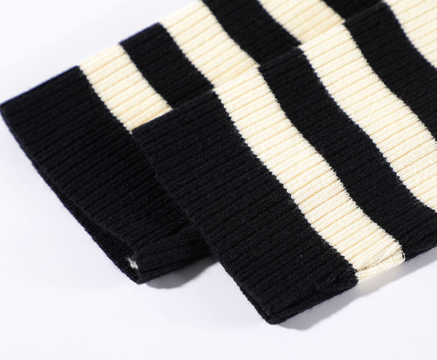 ODM OEM Women’s Black & White Striped Hooded Knit Dress