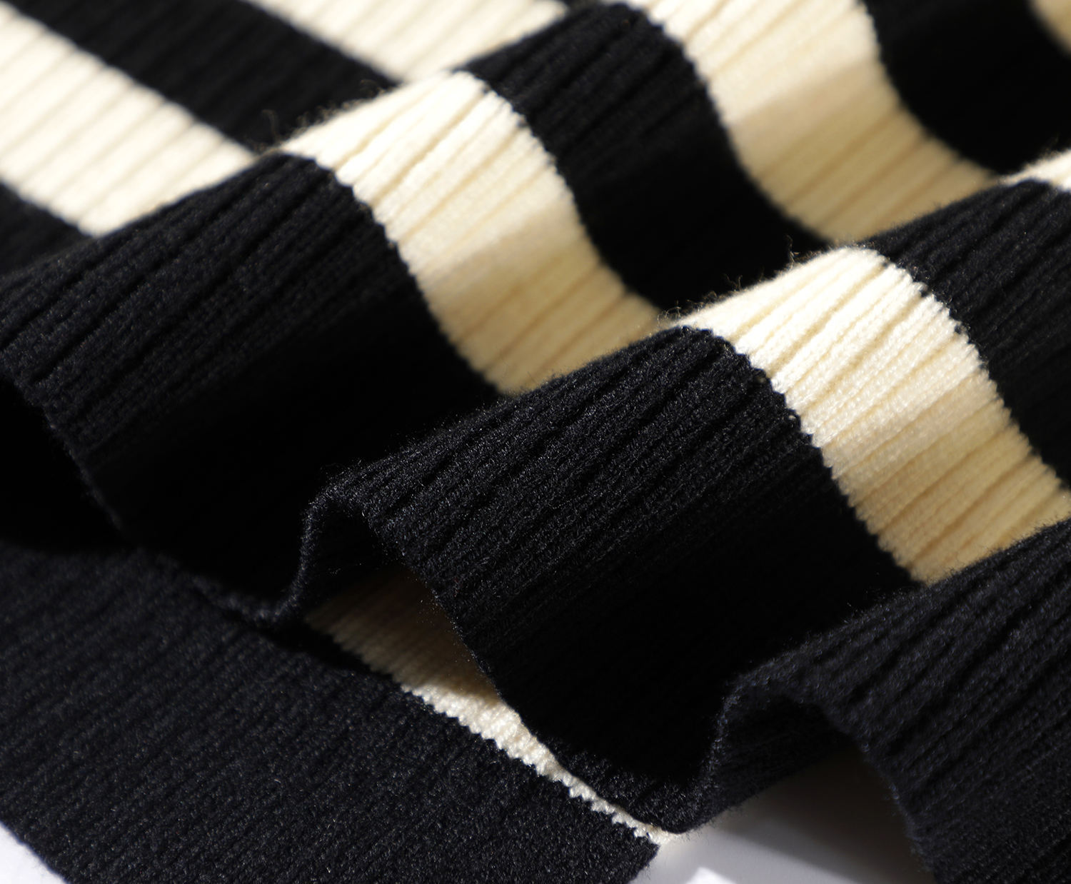 ODM OEM Women’s Black & White Striped Hooded Knit Dress