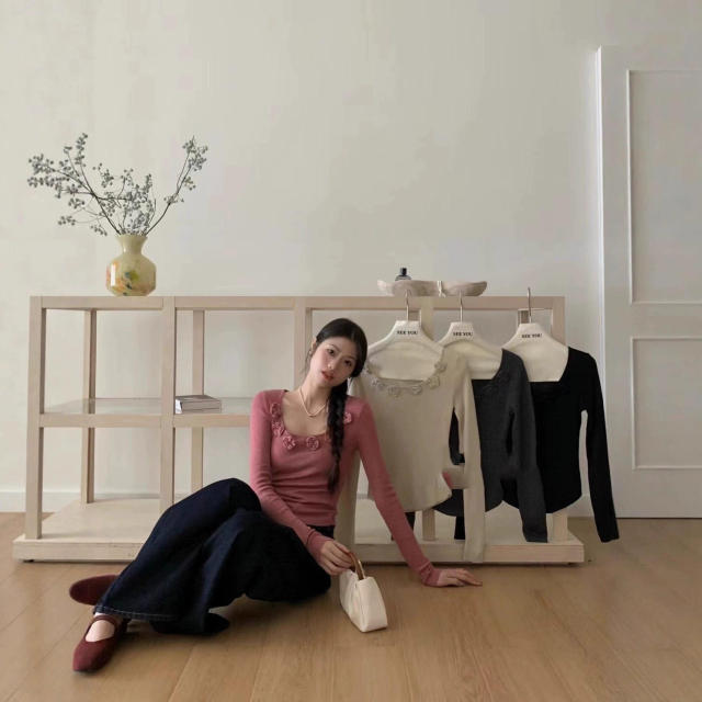 Factory Direct Women’s Rose Appliqué Square Neck Long Sleeve Top | Slim Fit Floral Knit Shirt