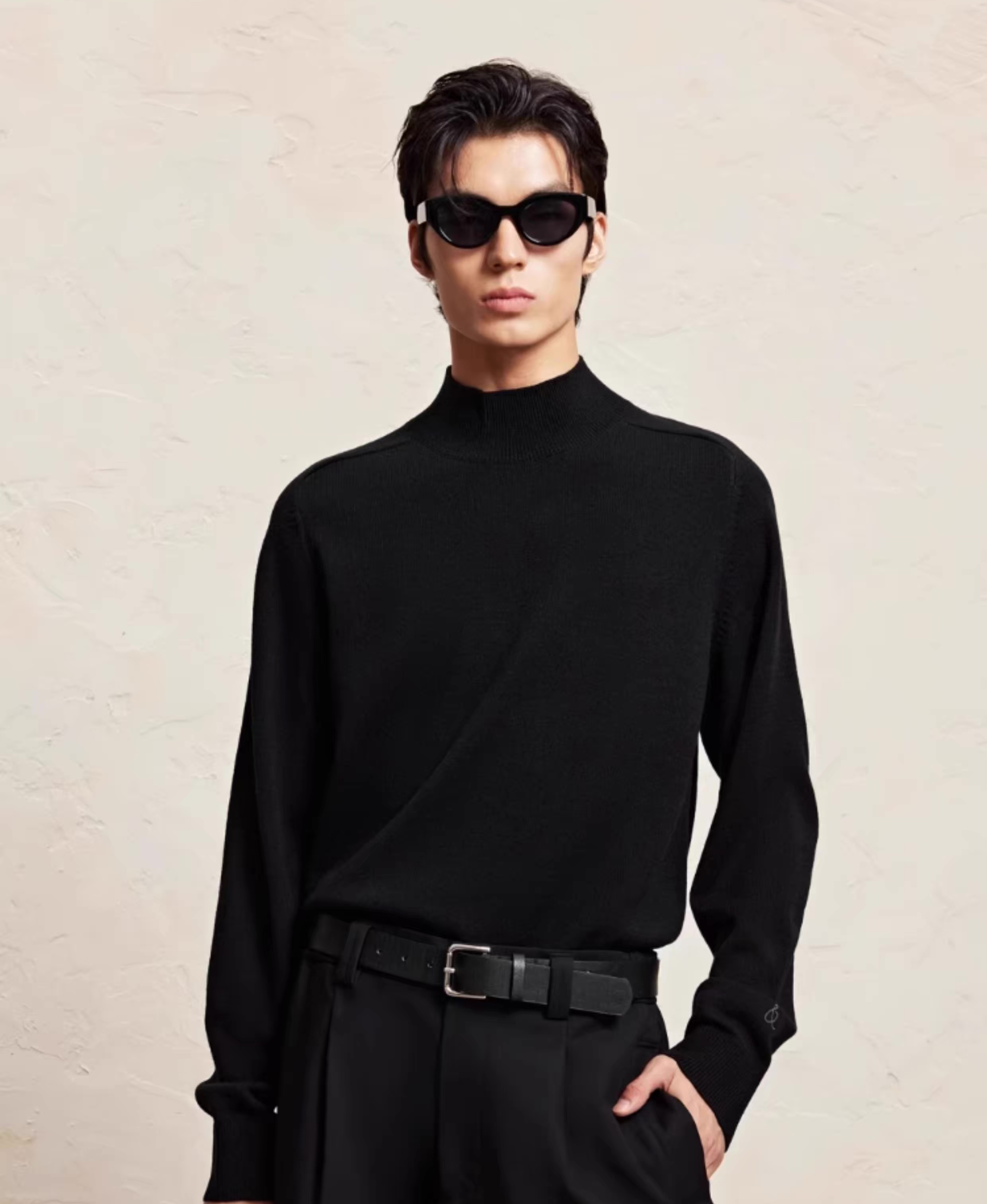 Wholesale Men’s Light Grey Crew Neck Knit Sweater with Embossed Chest Logo