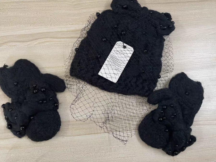 ODM OEM Black Crochet Flower Pearl Veil Hat and Mitten Set
