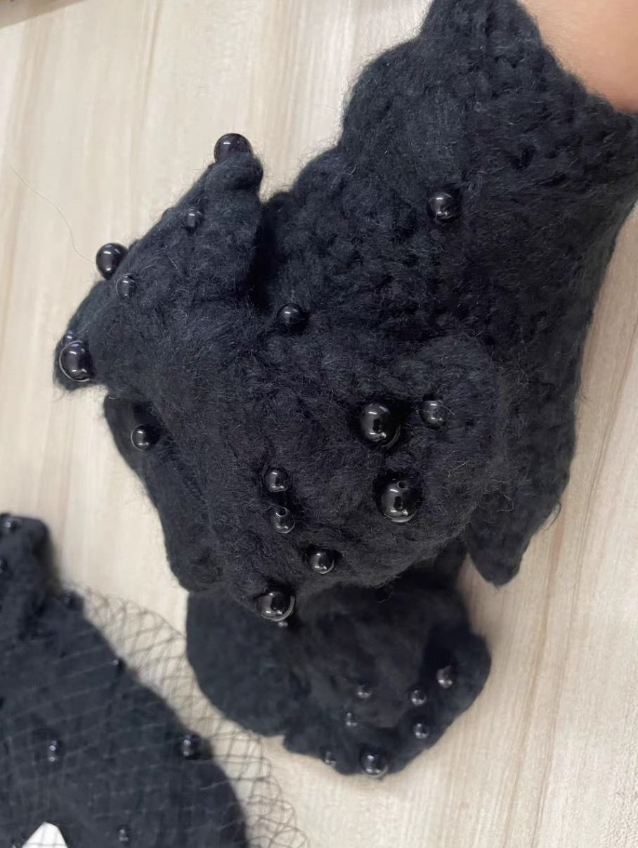 ODM OEM Black Crochet Flower Pearl Veil Hat and Mitten Set