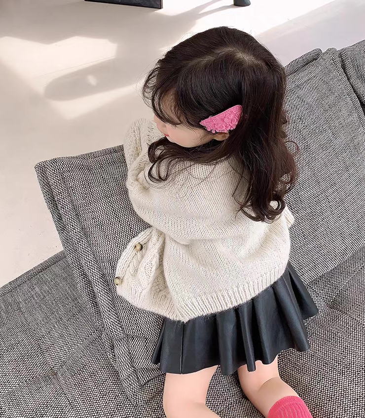 ODM OEM Girls’ Cream Cable Knit Button-Up Cardigan