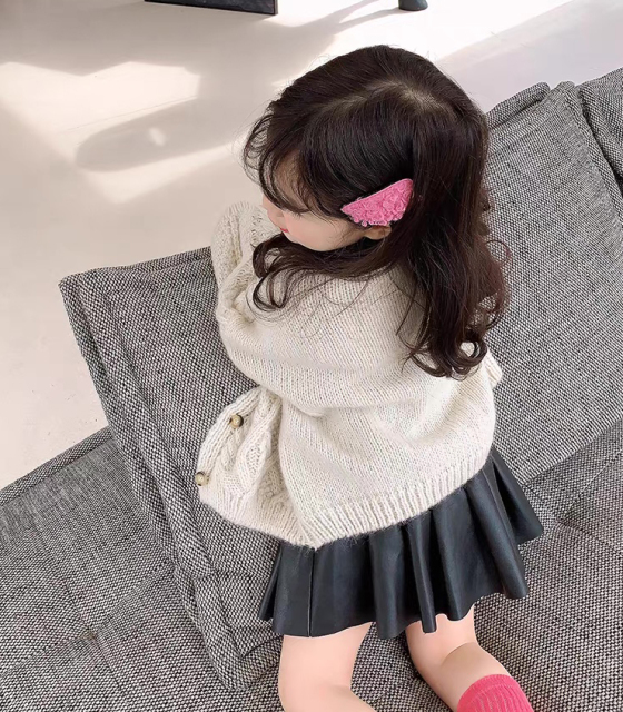 ODM OEM Girls’ Cream Cable Knit Button-Up Cardigan