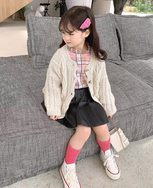 ODM OEM Girls’ Cream Cable Knit Button-Up Cardigan