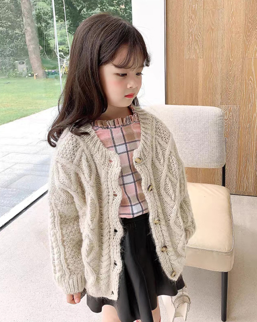 ODM OEM Girls’ Cream Cable Knit Button-Up Cardigan