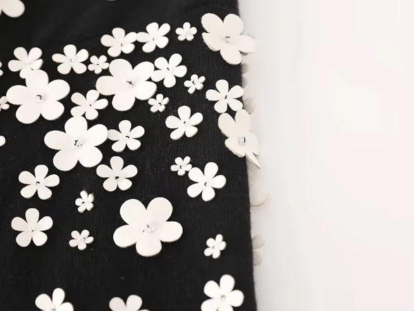 Factory Direct Beige Women’s Black 3D Floral Appliqué Crew-Neck Knit Sweater