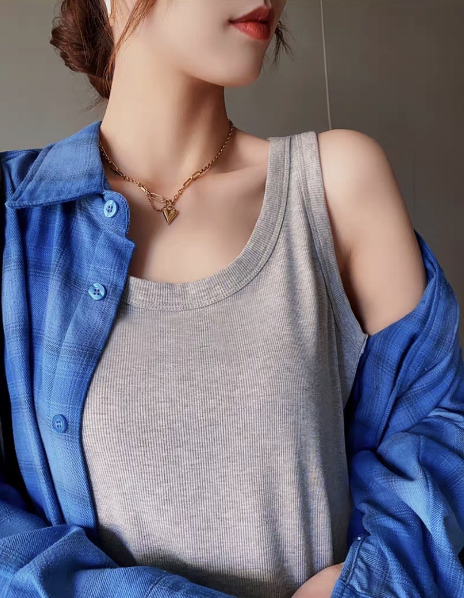 Women’s Essential Gray Ribbed Scoop-Neck Tank Top