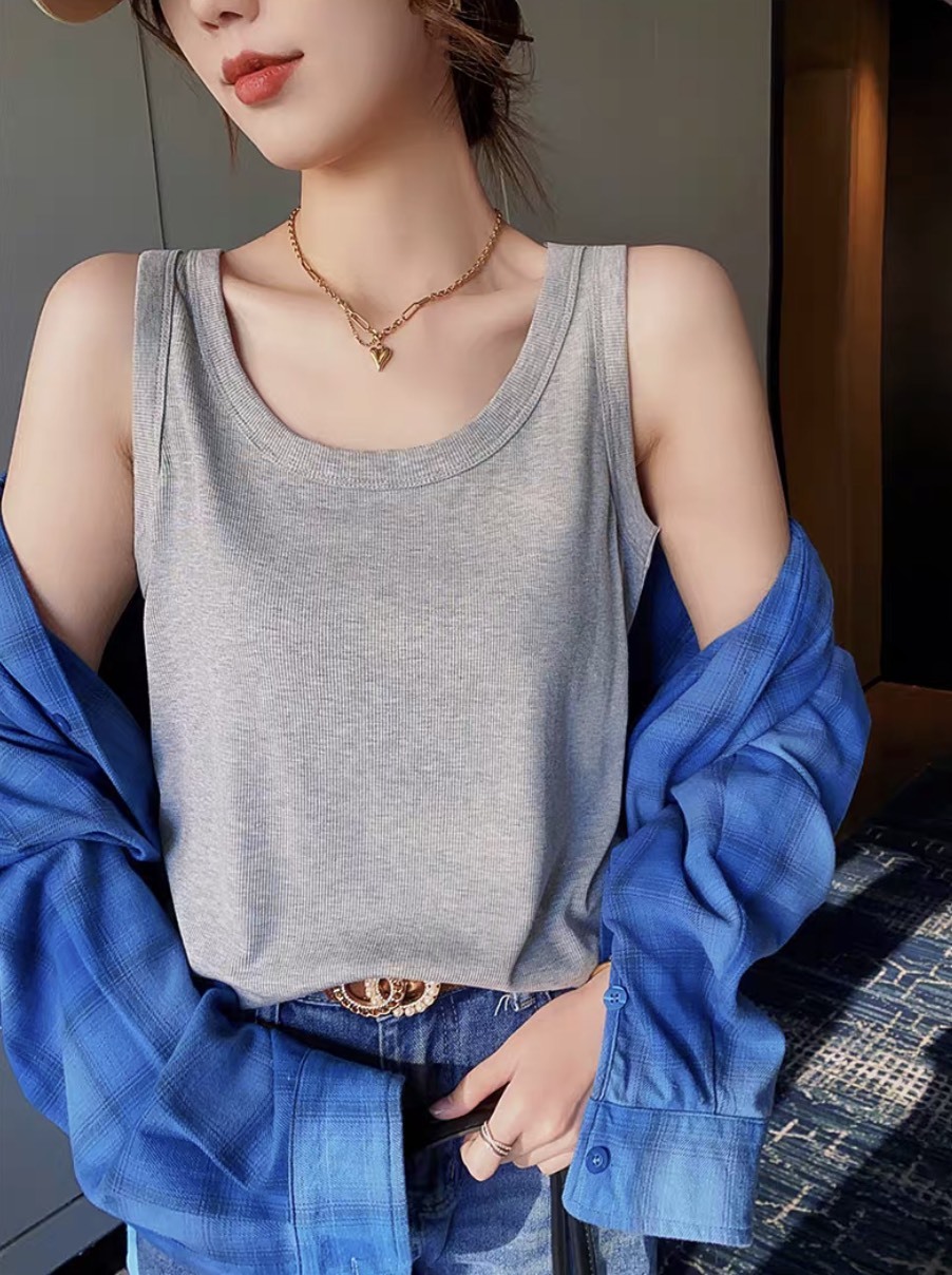 Women’s Essential Gray Ribbed Scoop-Neck Tank Top