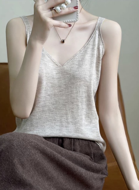 Women’s Heather Beige V-Neck Knit Camisole Top