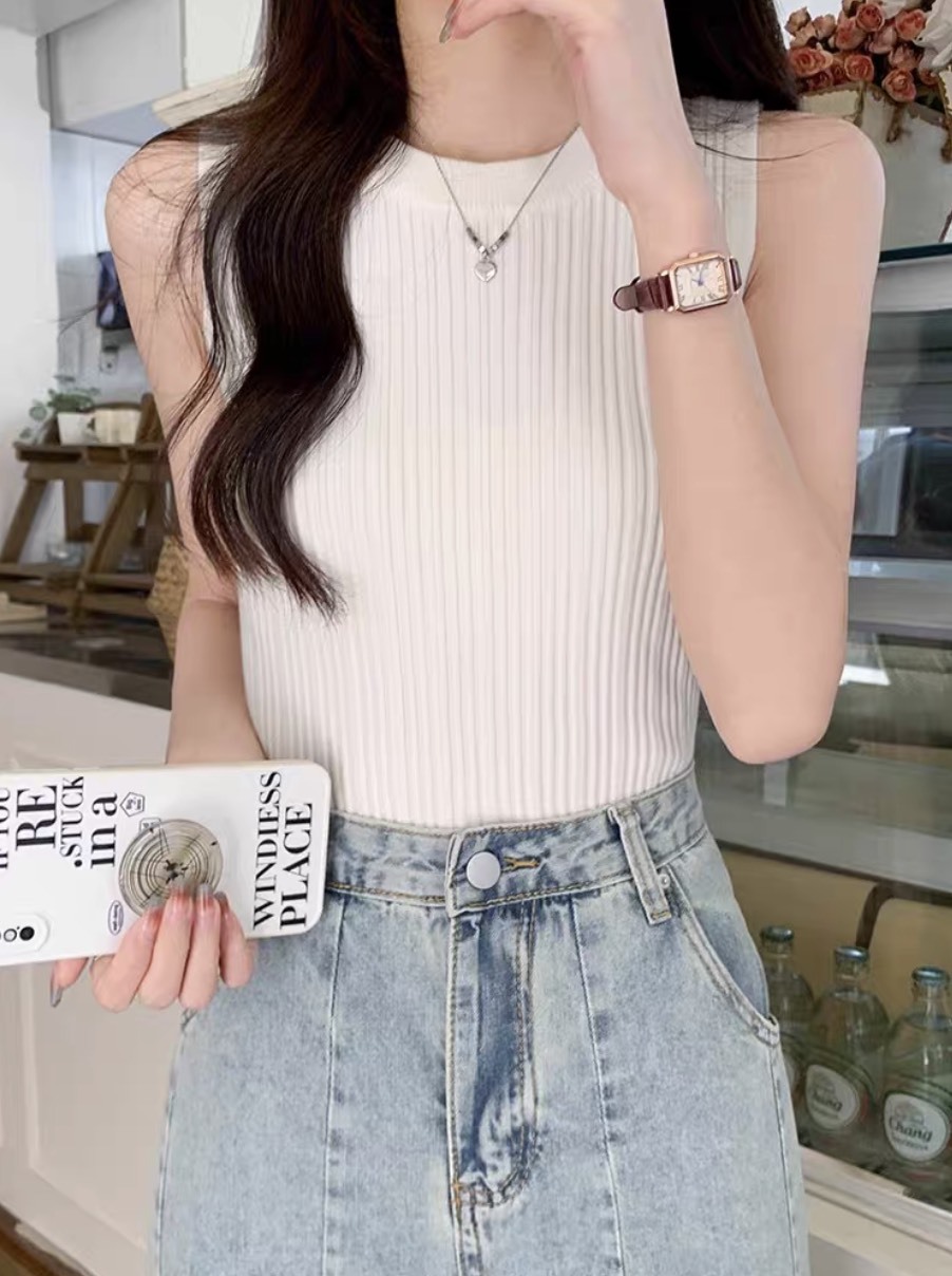 Women’s Ivory Ribbed High-Neck Sleeveless Knit Top