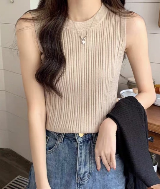 Women’s Ivory Ribbed High-Neck Sleeveless Knit Top