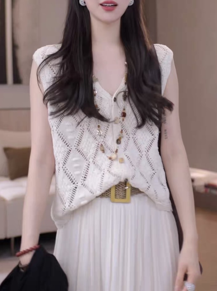 Women’s Ivory Openwork V-Neck Sleeveless Knit Top
