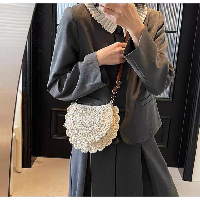 Sunburst Scallop Crochet Crossbody Bag