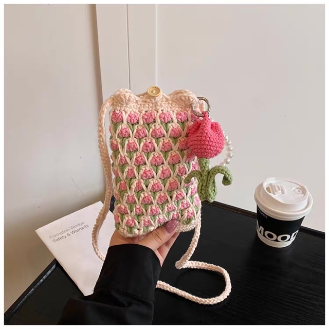 Sunburst Scallop Crochet Crossbody Bag