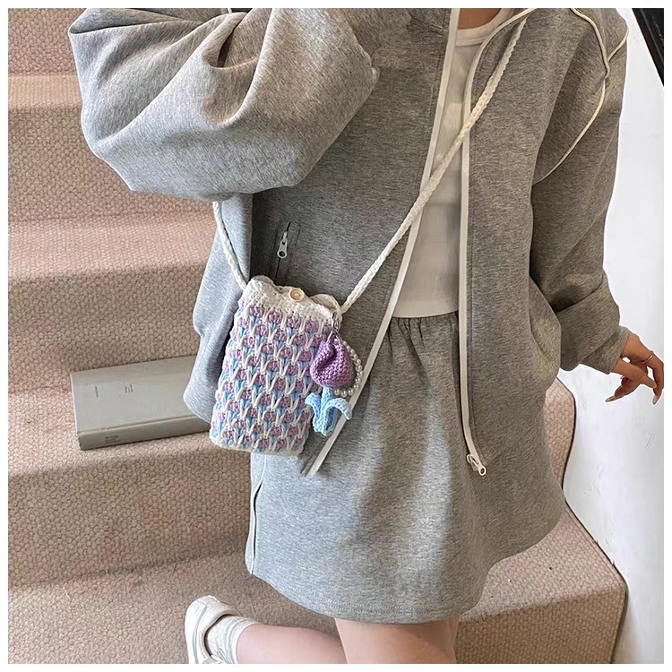Sunburst Scallop Crochet Crossbody Bag