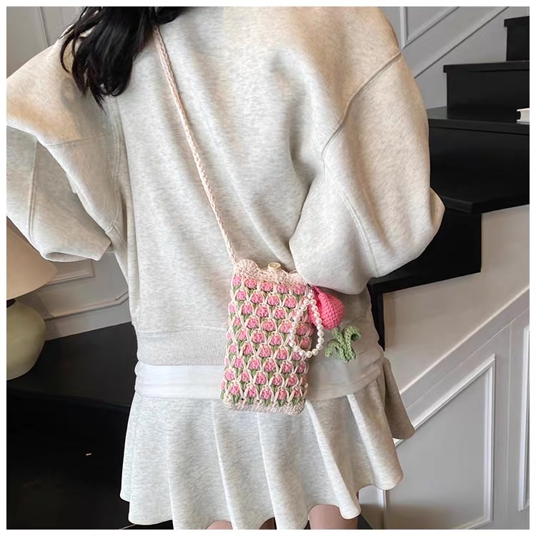 Sunburst Scallop Crochet Crossbody Bag