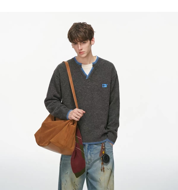 Men's Vintage Beige Knit Sweater with Red Contrast Stitching – Relaxed Fit V-Neck Detail Pullover