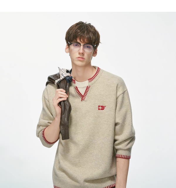 Men's Vintage Beige Knit Sweater with Red Contrast Stitching – Relaxed Fit V-Neck Detail Pullover