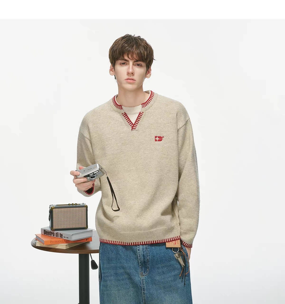 Men's Vintage Beige Knit Sweater with Red Contrast Stitching – Relaxed Fit V-Neck Detail Pullover