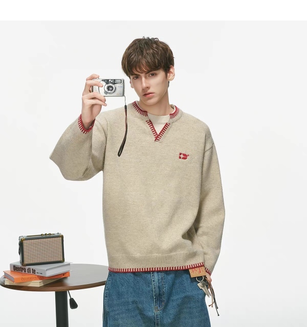 Men's Vintage Beige Knit Sweater with Red Contrast Stitching – Relaxed Fit V-Neck Detail Pullover