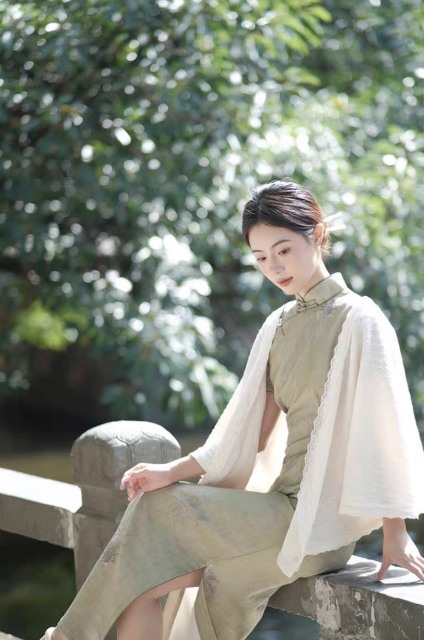 Elara Ivory Lightweight Draped Shawl – Elegant Soft Shoulder Wrap for Women