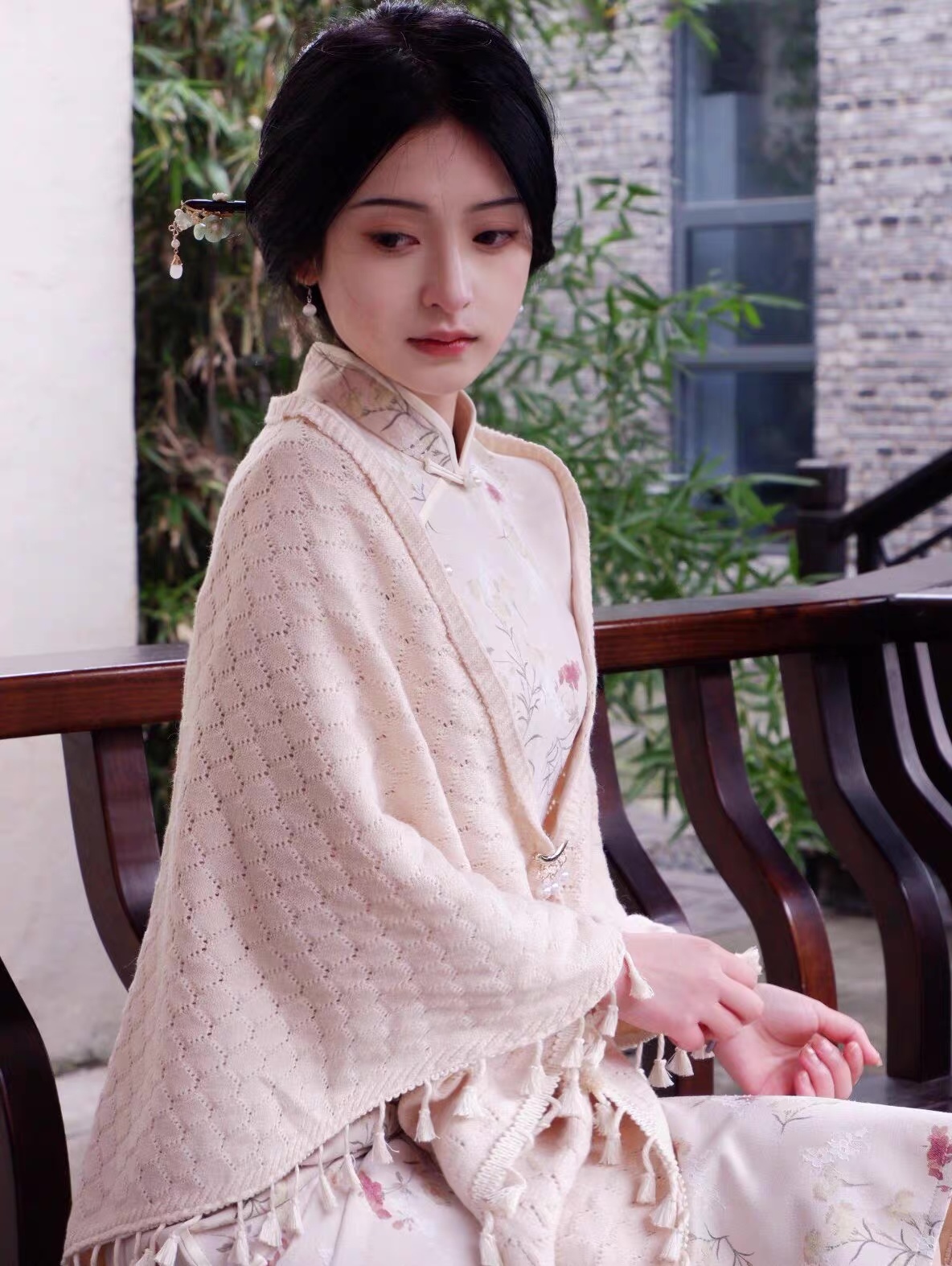 Meilin Ivory Pointelle Knit Tassel Shawl – Elegant Women’s Vintage Shoulder Wrap